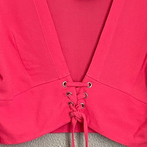 Honey Punch Cropped Front Lace Up Top Size M - Picture 8 of 8